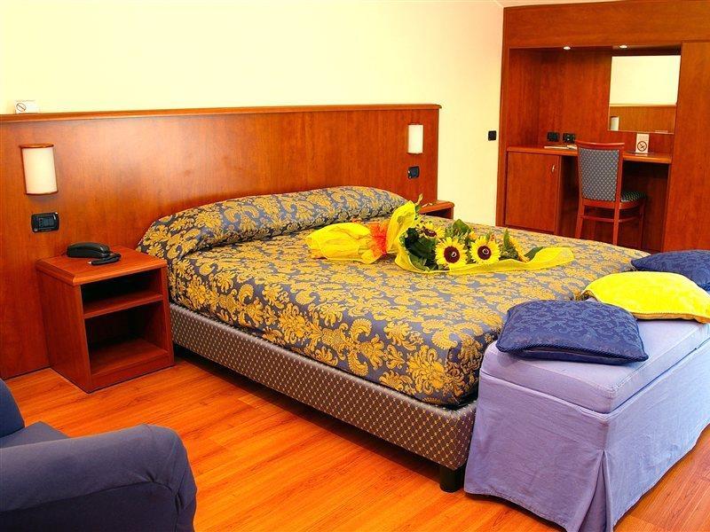 Hotel Postumia Dossobuono Kültér fotó
