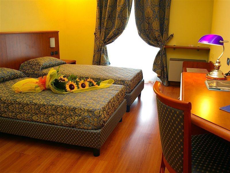 Hotel Postumia Dossobuono Kültér fotó