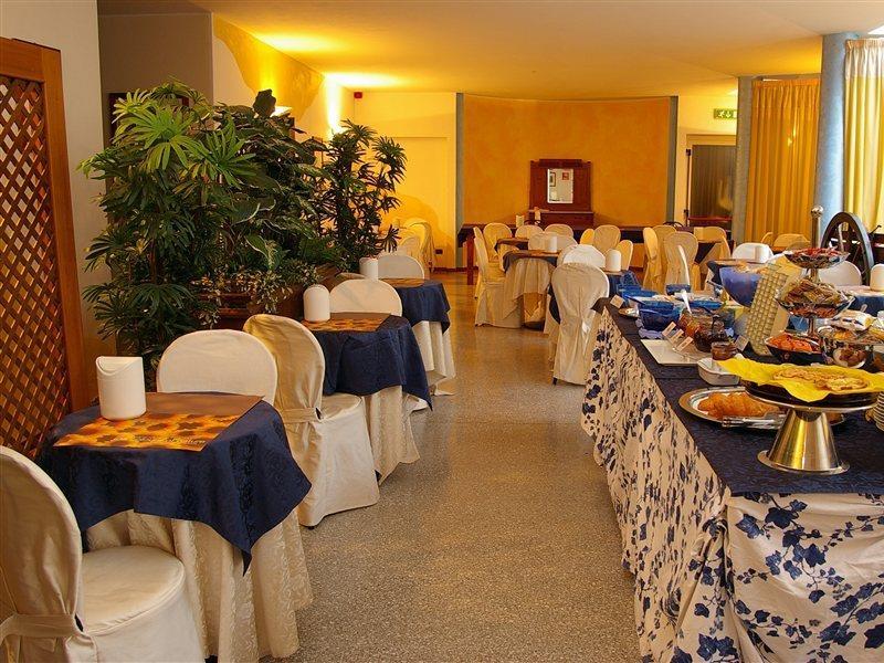 Hotel Postumia Dossobuono Kültér fotó