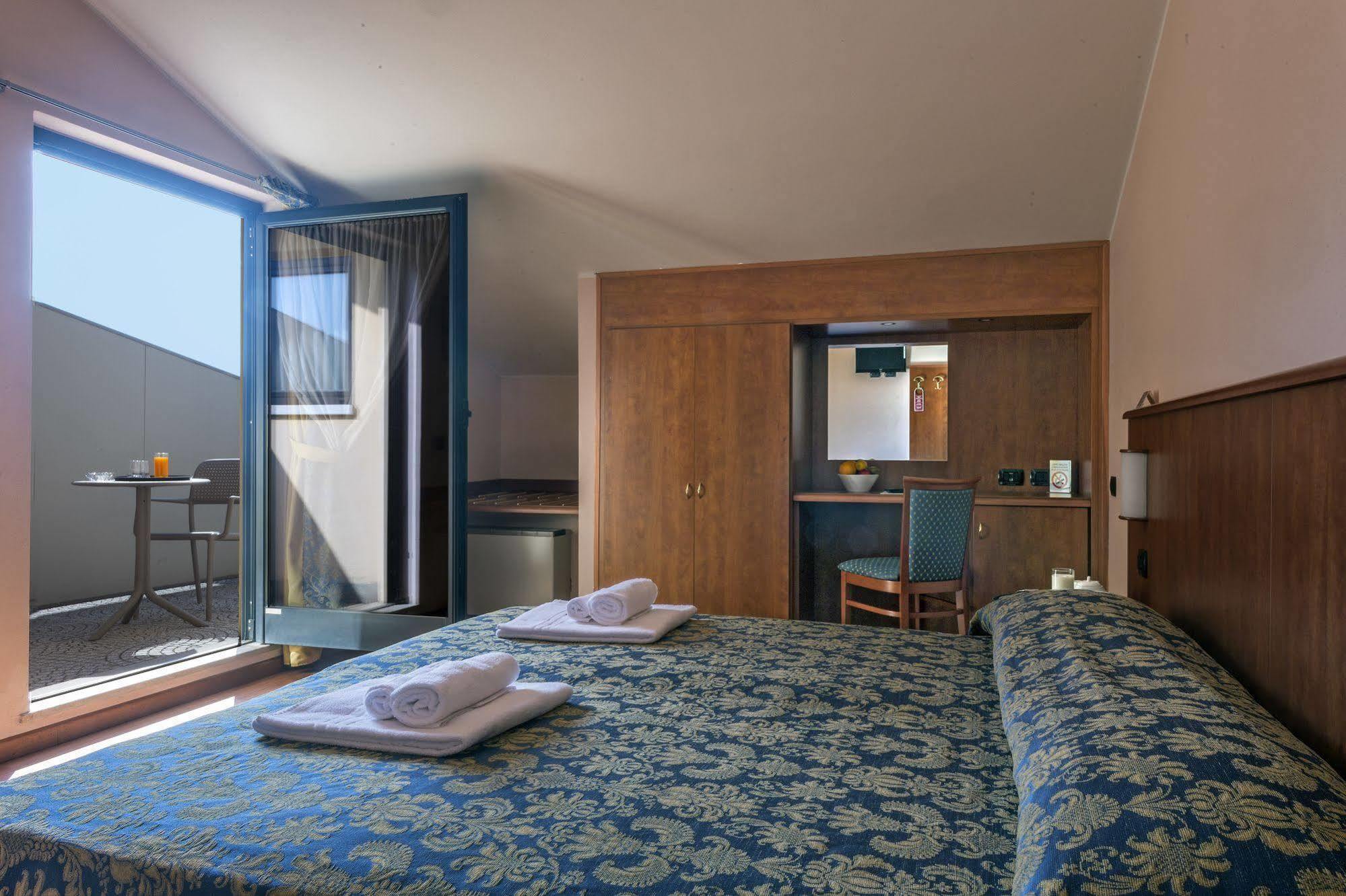 Hotel Postumia Dossobuono Kültér fotó