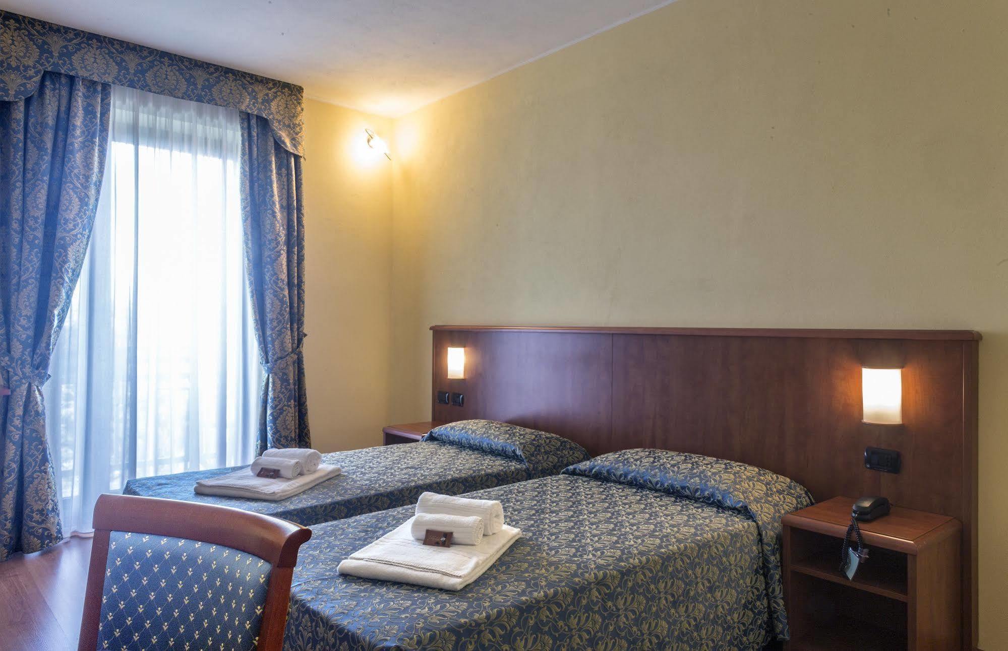 Hotel Postumia Dossobuono Kültér fotó