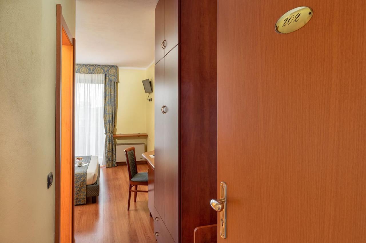 Hotel Postumia Dossobuono Kültér fotó