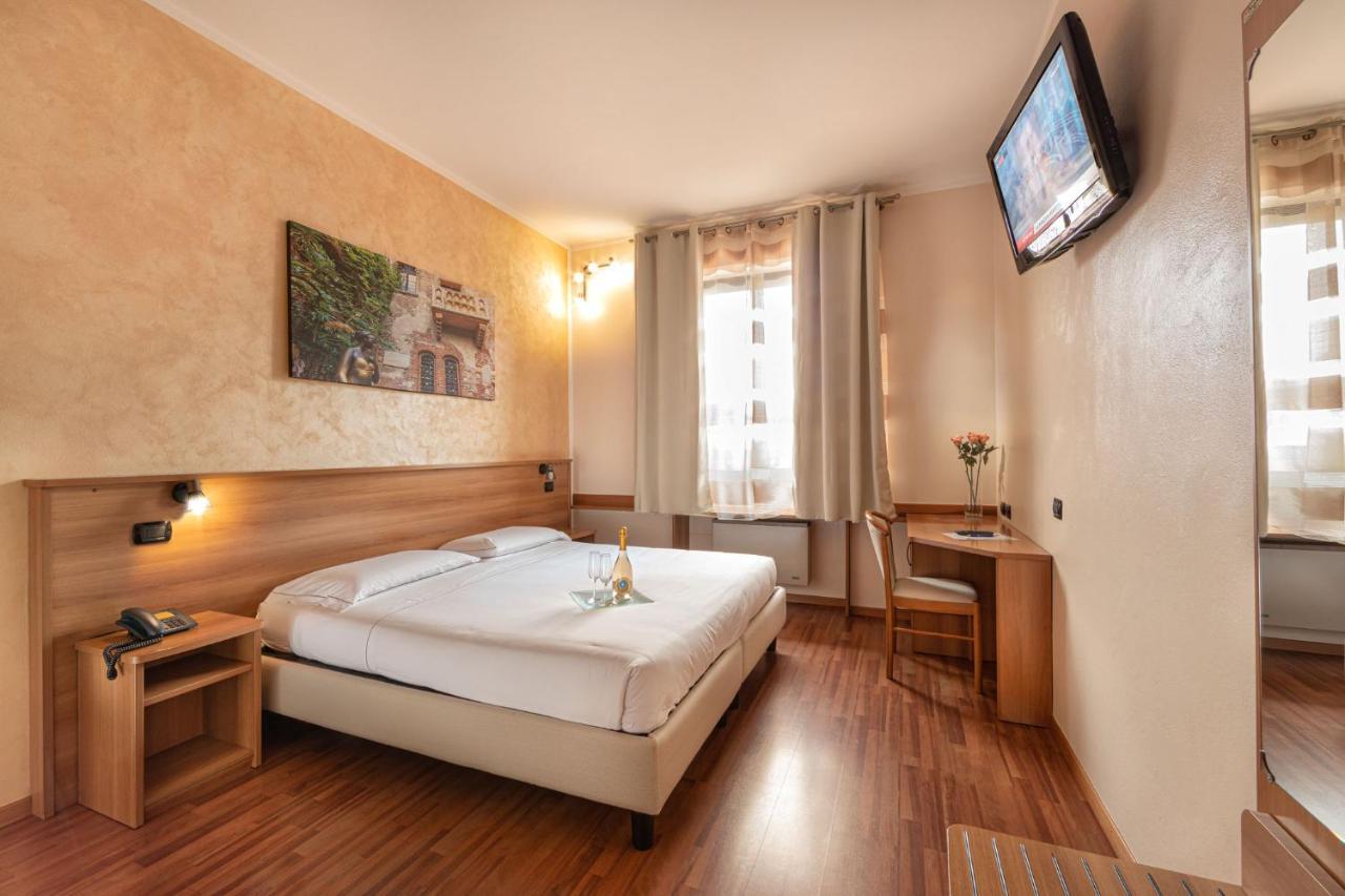 Hotel Postumia Dossobuono Kültér fotó