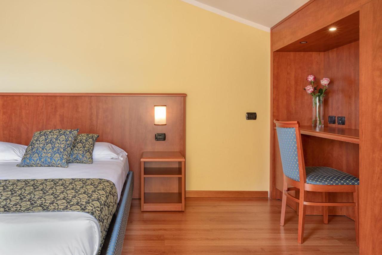 Hotel Postumia Dossobuono Kültér fotó