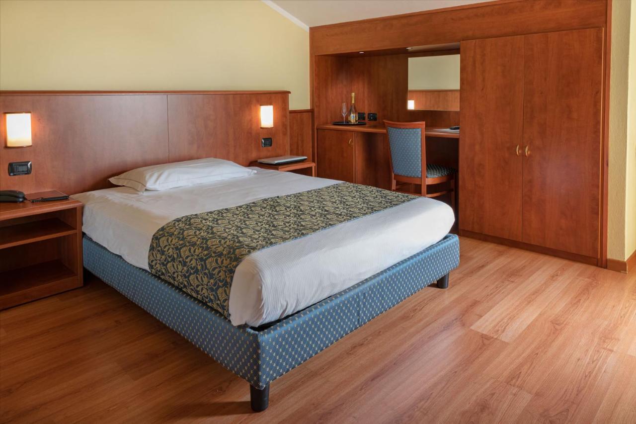 Hotel Postumia Dossobuono Kültér fotó